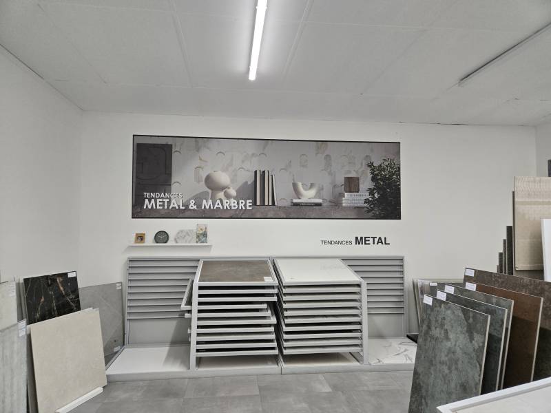 Vecktotum - FRAZZI Le Havre - Impression et pose de panneau en dibond pour la signalétique magasin